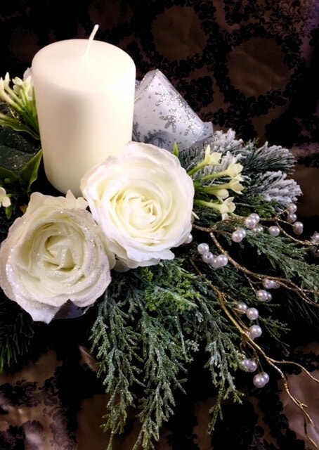 ホワイトクリスマスをイメージしたキャンドルアレンジメント。